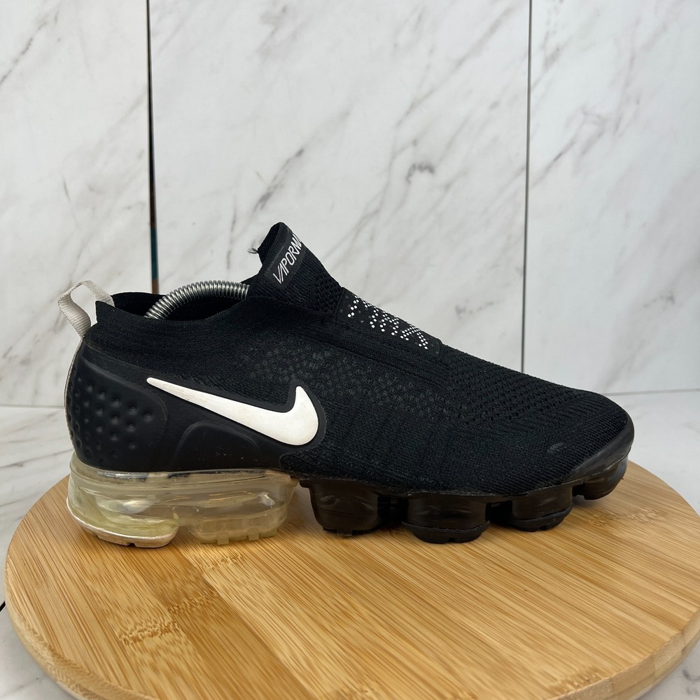 Nike Vapormax Flyknit Moc 2 Mens Size 9.5 Black White Running Shoes AJ6599-002
